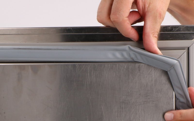 SAMSUNG Fridge Not Cooling and Lights Are Blinking? Here&#8217;s What The Cause and How To Fix It