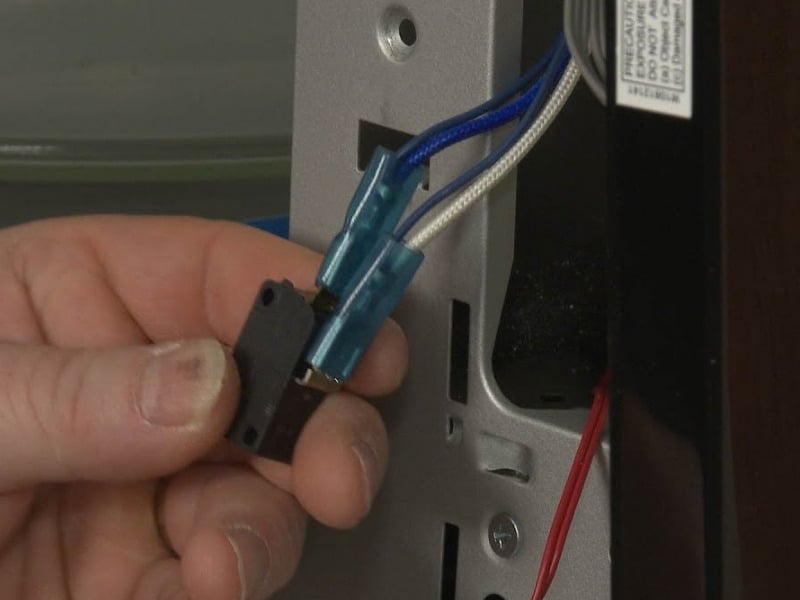 Why Microwave Light and Fan Stay On? &#8211; Troubleshooting Guide