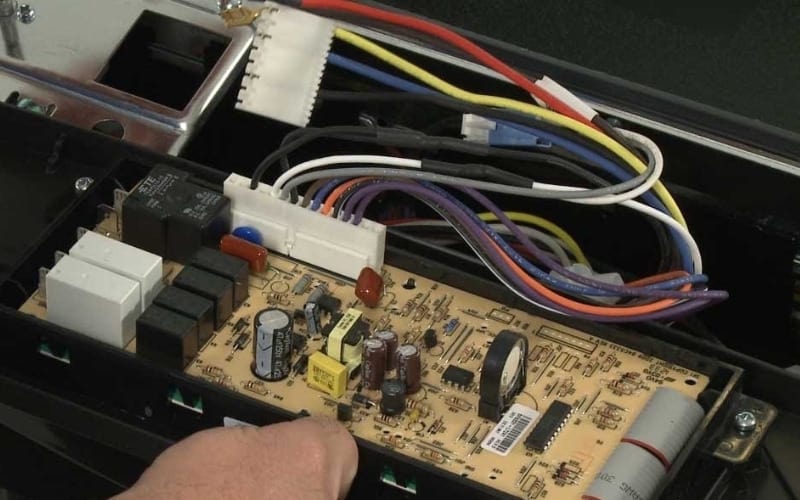 Why Kenmore Oven Shuts Off While Baking? How To Troubleshoot it?