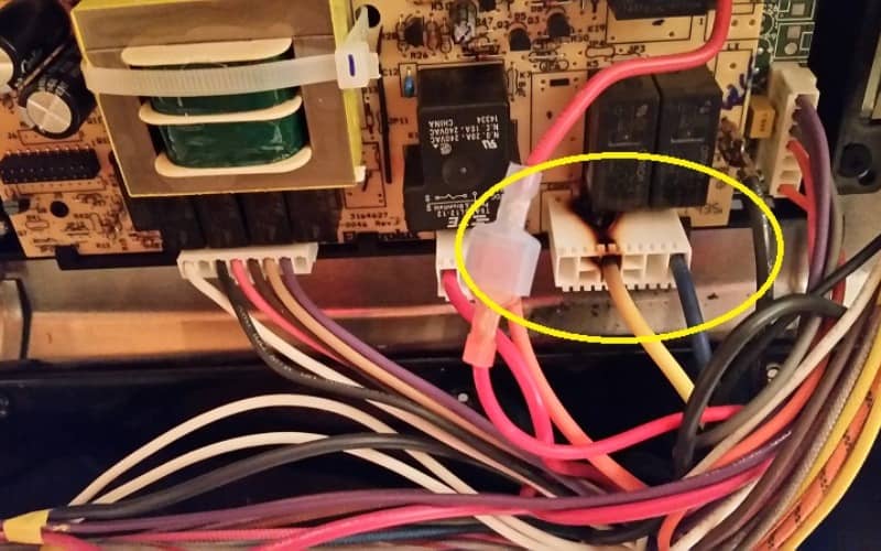 Why Kenmore Oven Shuts Off While Baking? How To Troubleshoot it?