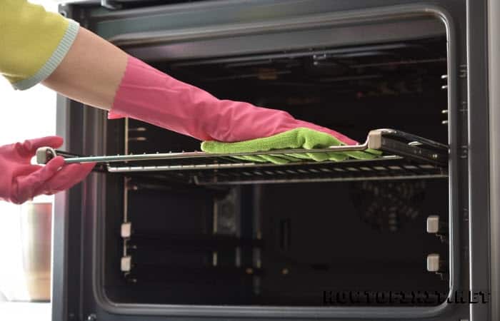How to Clean a Self-Cleaning Oven Without Using The Self-Cleaning Feature