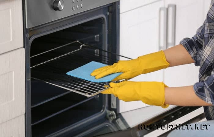 How to Clean a Self-Cleaning Oven Without Using The Self-Cleaning Feature