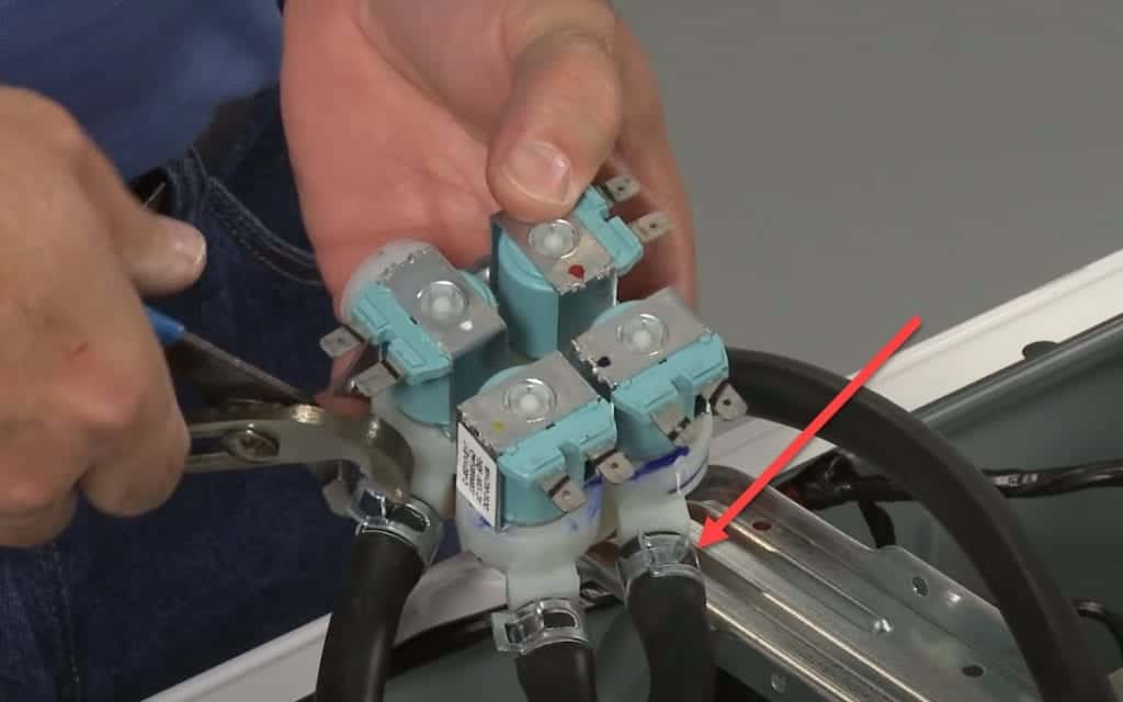 Washing Machine Keep Filling With Water When Turned OFF &#8211; How To Fix?