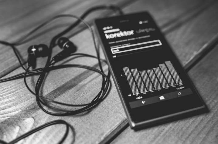 How To Fix Headphones Crackling?