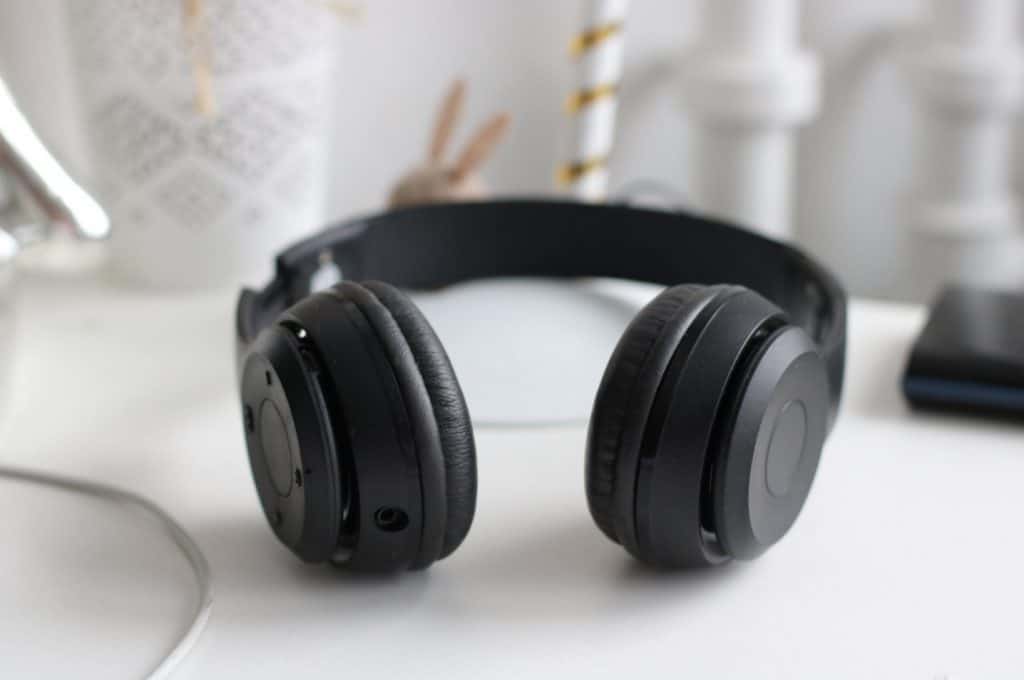 How To Fix Headphones Crackling?