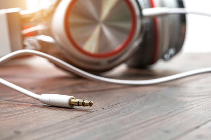 How To Fix Headphones Crackling?