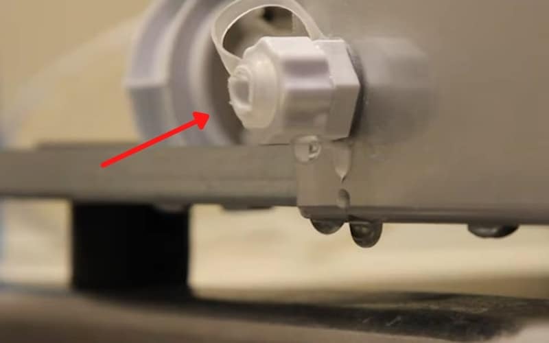 3 Reasons Why Ice Maker Is Leaking Water On Floor