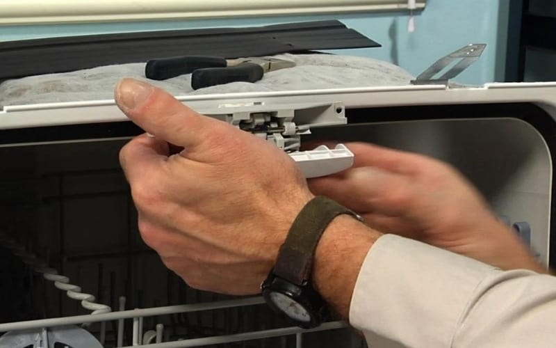 Why GE Dishwasher Won&#8217;t Start Just Beeps?