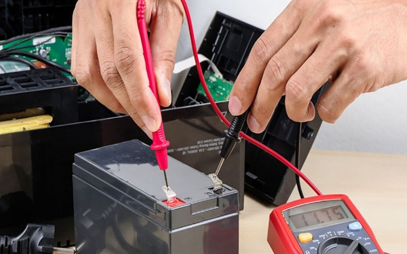 What Are UPS Battery Failure Symptoms?