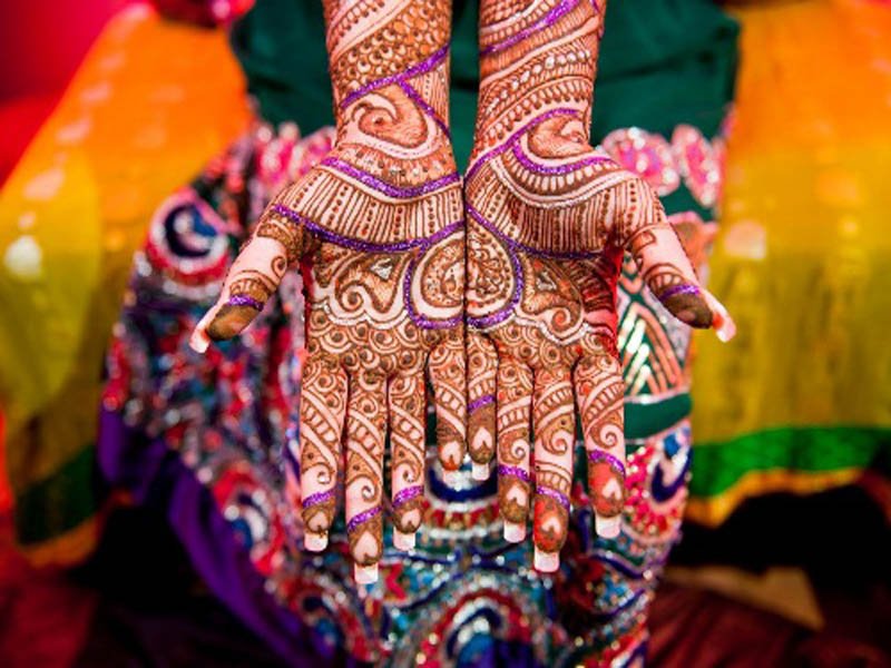 How To Entertain Guests During Mehndi Ceremony