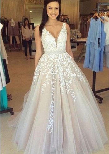 Prom Dresses for Women - 25 Beautiful Designs for High-End Occasions
